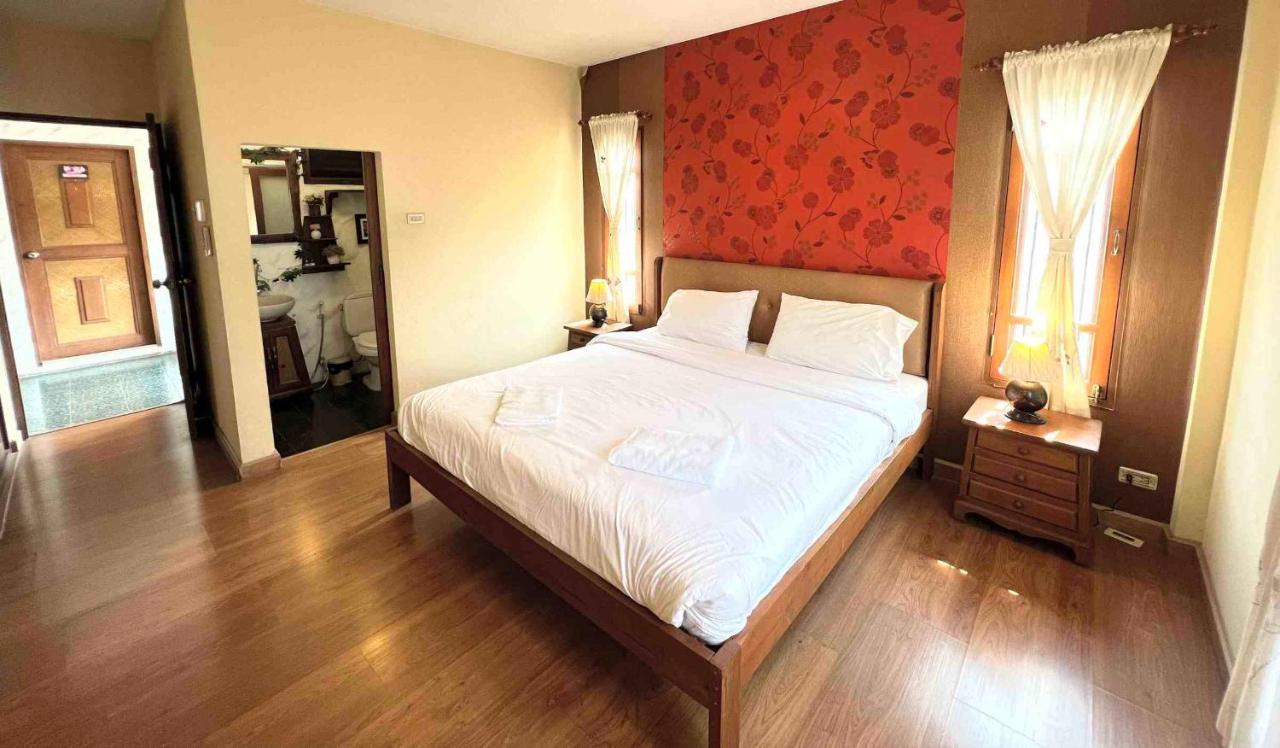 Plumeriahome Near Walking Street Чиангмай Екстериор снимка